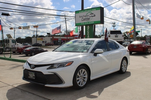 2021 Toyota Camry LE's photo