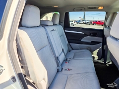 Used 2015  Toyota Highlander FWD 4dr V6 LE &lpar;Natl&rpar; at Auto Finance Center near Matthews&comma; NC