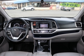 Used 2015  Toyota Highlander FWD 4dr V6 LE &lpar;Natl&rpar; at Auto Finance Center near Matthews&comma; NC