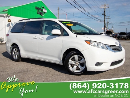 2011 Toyota Sienna LE's photo
