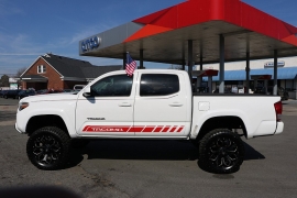 Used 2017  Toyota Tacoma Double Cab 5' Bed V6 4x2 AT &lpar;Natl&rpar; at Auto Finance Center near Matthews&comma; NC