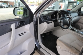 Used 2013 Toyota Highlander 4d SUV FWD at Auto Finance Center near Matthews, NC