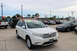 Used 2013  Toyota Highlander 4d SUV FWD at Auto Finance Center near Matthews&comma; NC