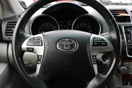 Used 2013  Toyota Highlander 4d SUV AWD Limited at Auto Finance Center near Matthews&comma; NC