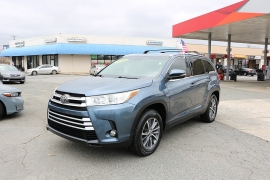 Used 2019  Toyota Highlander V6 FWD &lpar;Natl&rpar; at Auto Finance Center near Matthews&comma; NC