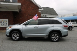 Used 2015 Toyota Highlander 4d SUV FWD XLE at Auto Finance Center near Matthews, NC