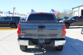 Used 2017  Toyota Tundra 4WD CrewMax 5&period;5' Bed 5&period;7L FFV &lpar;Natl&rpar; at Auto Finance Center near Matthews&comma; NC