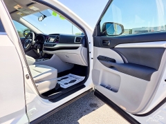 Used 2015  Toyota Highlander FWD 4dr V6 LE &lpar;Natl&rpar; at Auto Finance Center near Matthews&comma; NC