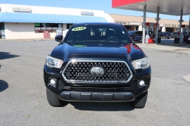 Used 2018  Toyota Tacoma Double Cab 5' Bed V6 4x4 &lpar;Natl&rpar; at Auto Finance Center near Matthews&comma; NC