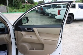 Used 2013  Toyota Highlander 4d SUV FWD at Auto Finance Center near Matthews&comma; NC