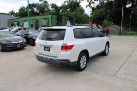 Used 2013  Toyota Highlander 4d SUV FWD at Auto Finance Center near Matthews&comma; NC