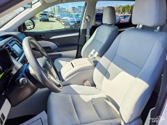 Used 2015  Toyota Highlander FWD 4dr V6 LE &lpar;Natl&rpar; at Auto Finance Center near Matthews&comma; NC