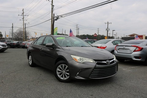 2016 Toyota Camry LE's photo