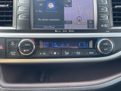 Used 2019 Toyota Highlander 4d SUV AWD XLE at The Car Coach near Frankfort, KY