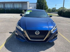Used 2021 Nissan Altima 2.5 SR Sedan at The Car Coach near Frankfort, KY