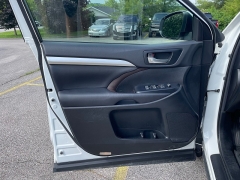 Used 2019 Toyota Highlander 4d SUV AWD XLE at The Car Coach near Frankfort, KY