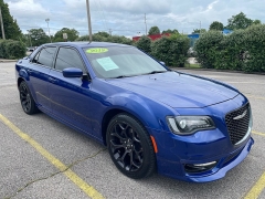 Used 2019 Chrysler 300 4d Sedan RWD S V8 at EZ Car Connection near Frankfort, KY