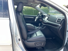 Used 2019 Toyota Highlander 4d SUV AWD XLE at The Car Coach near Frankfort, KY