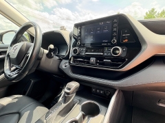 Used 2021 Toyota Highlander XLE AWD at EZ Car Connection near Frankfort, KY