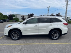 Used 2019 Toyota Highlander 4d SUV AWD XLE at The Car Coach near Frankfort, KY