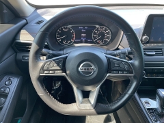 Used 2021 Nissan Altima 2.5 SR Sedan at The Car Coach near Frankfort, KY
