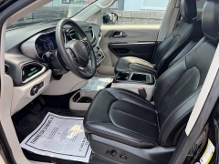 Used 2024  Chrysler Pacifica Touring L FWD at J & J Autoplex near Garden City&comma; KS