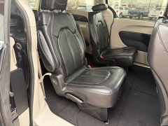 Used 2022  Chrysler Pacifica Touring L FWD at J & J Autoplex near Garden City&comma; KS