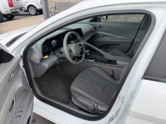 Used 2024  Hyundai Elantra SEL IVT at J & J Autoplex near Garden City&comma; KS