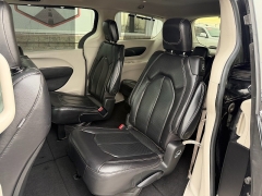 Used 2022  Chrysler Pacifica Touring L FWD at J & J Autoplex near Garden City&comma; KS