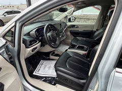 Used 2023  Chrysler Pacifica Touring L FWD at J & J Autoplex near Garden City&comma; KS