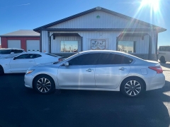 Used 2017  Nissan Altima 2.5 SV Sedan at J & J Autoplex near Garden City, KS