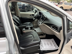 Used 2023  Chrysler Pacifica Touring L FWD at J & J Autoplex near Garden City&comma; KS