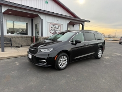 Used 2022  Chrysler Pacifica Touring L FWD at J & J Autoplex near Garden City&comma; KS