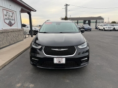 Used 2022  Chrysler Pacifica Touring L FWD at J & J Autoplex near Garden City&comma; KS