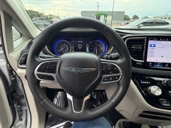 Used 2023  Chrysler Pacifica Touring L FWD at J & J Autoplex near Garden City&comma; KS