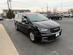 Used 2022  Chrysler Pacifica Touring L FWD at J & J Autoplex near Garden City&comma; KS