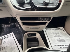 Used 2023  Chrysler Pacifica Touring L FWD at J & J Autoplex near Garden City&comma; KS