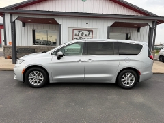 Used 2023  Chrysler Pacifica Touring L FWD at J & J Autoplex near Garden City&comma; KS