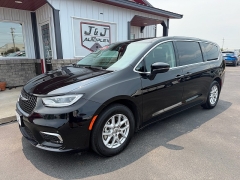 Used 2024  Chrysler Pacifica Touring L FWD at J & J Autoplex near Garden City&comma; KS