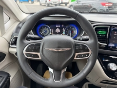 Used 2022  Chrysler Pacifica Touring L FWD at J & J Autoplex near Garden City&comma; KS