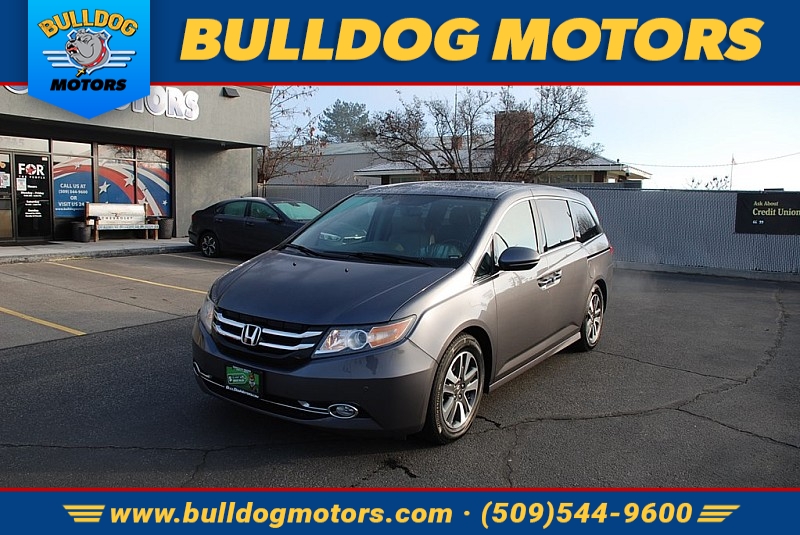 Used 2016  Honda Odyssey 4d Wagon Touring Elite at Bulldog Motors near Pasco, WA