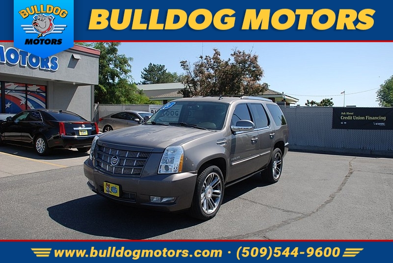 Used 2013 Cadillac Escalade 4d SUV AWD Premium at Bulldog Motors near Pasco, WA