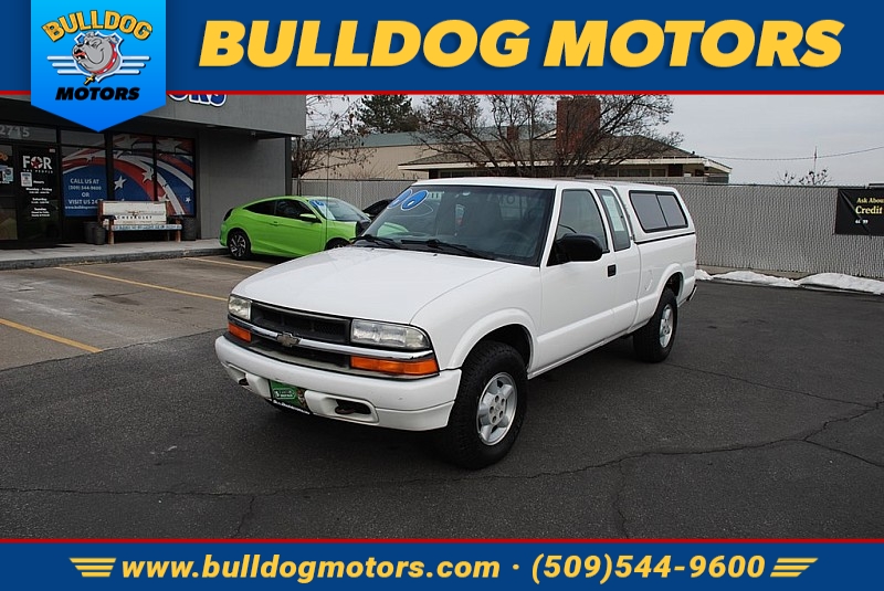 Used 2000  Chevrolet S-10 Ext Cab 123" WB 4WD LS at Bulldog Motors near Pasco, WA