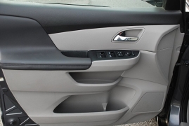 Used 2015  Honda Odyssey 4d Wagon EX at Bulldog Motors near Pasco, WA