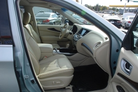 Used 2014  INFINITI QX60 Hybrid 4d SUV AWD at Bulldog Motors near Pasco, WA