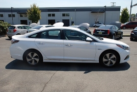 Used 2016 Hyundai Sonata Plug-In Hybrid 4d Sedan at Bulldog Motors near Pasco, WA