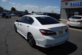 Used 2017 Honda Accord Sedan 4d Sport SE CVT at Bulldog Motors near Pasco, WA