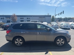 Used 2018  Nissan Pathfinder 4x4 SL at Bulldog Motors near Pasco&comma; WA