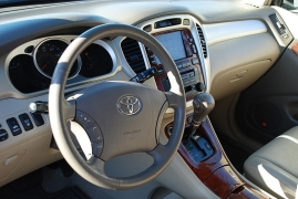 Used 2006  Toyota Highlander 4dr V6 4WD w&sol;3rd Row &lpar;Natl&rpar; at Bulldog Motors near Pasco&comma; WA
