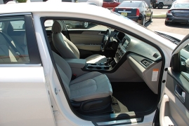 Used 2016 Hyundai Sonata Plug-In Hybrid 4d Sedan at Bulldog Motors near Pasco, WA